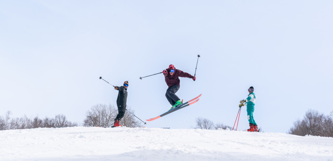 Sommet Saint Sauveur Ski Experimente Intermediaire Acrobatique Ami