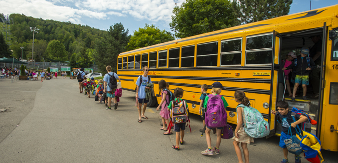 Les Sommets Groupe Scolaire Autobus Eleve Enfants Ete Camp Jour