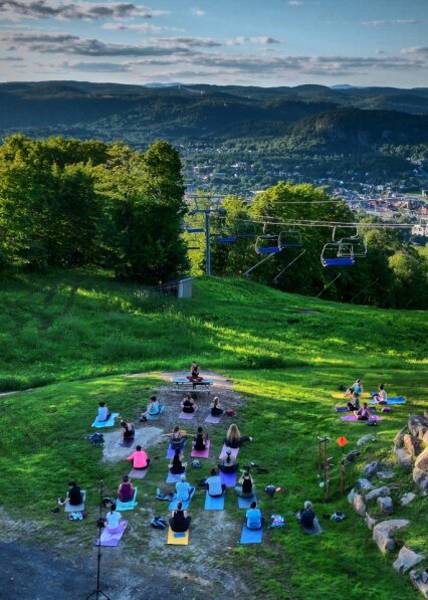 Sommet Saint Sauveur Randonnee Yoga Nature Coucher Ete Detente Activite