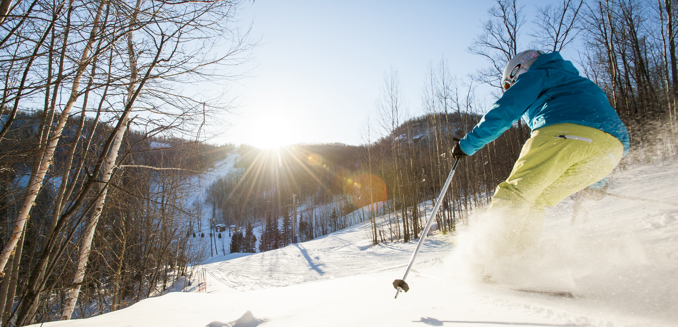 Sommet Morin Heights Ski Hiver Laurentides Skieuse Jour