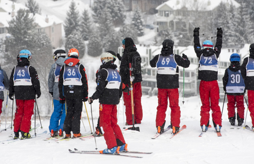 Trois (3) ans d'expérience pertinente en compétition - Formation d'entraîneur de club de l’A.C.S.A (Club Coach) (Association canadienne de ski acrobatique)