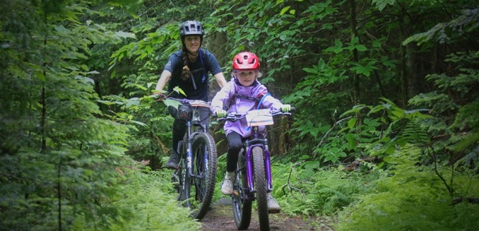 Sommet Morin Heights Sentier Velo Famille Mere Fille