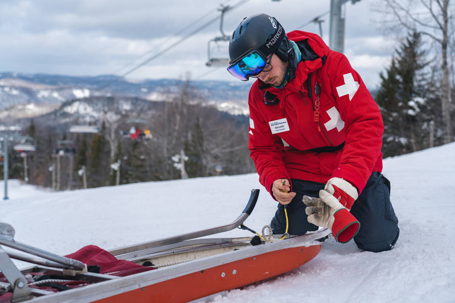 Sommets Saint Sauveur Emploi Laurentides Patrouille Ski Job Patrol Benevole