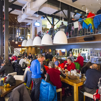 Sommets Saint Sauveur Hiver Restaurant Tbar Ski Apres Party