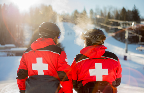 Certificate from the INSQ (Quebec National Institute of First Aid) required - Ability to respect and enforce rules - Intermediate to advanced ski/snowboard skills