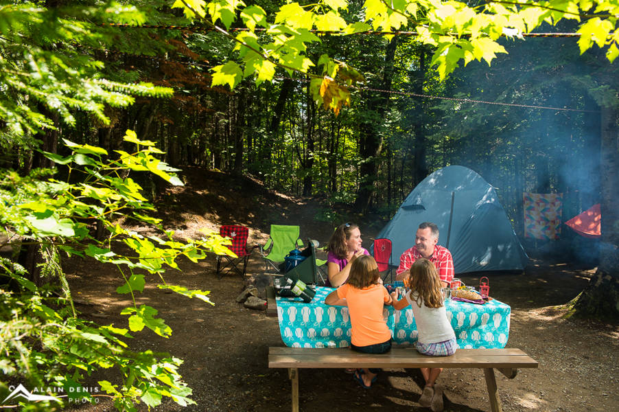 Sommet Morin Heights Camping Famille Table Diner