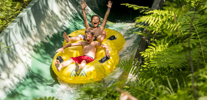 Sommets Saint Sauveur Ete Parc Aquatique Glissades Eau Enfants Famille